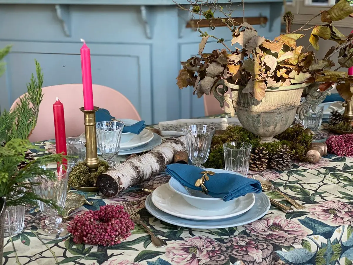 une table de style rustique en hiver campagne