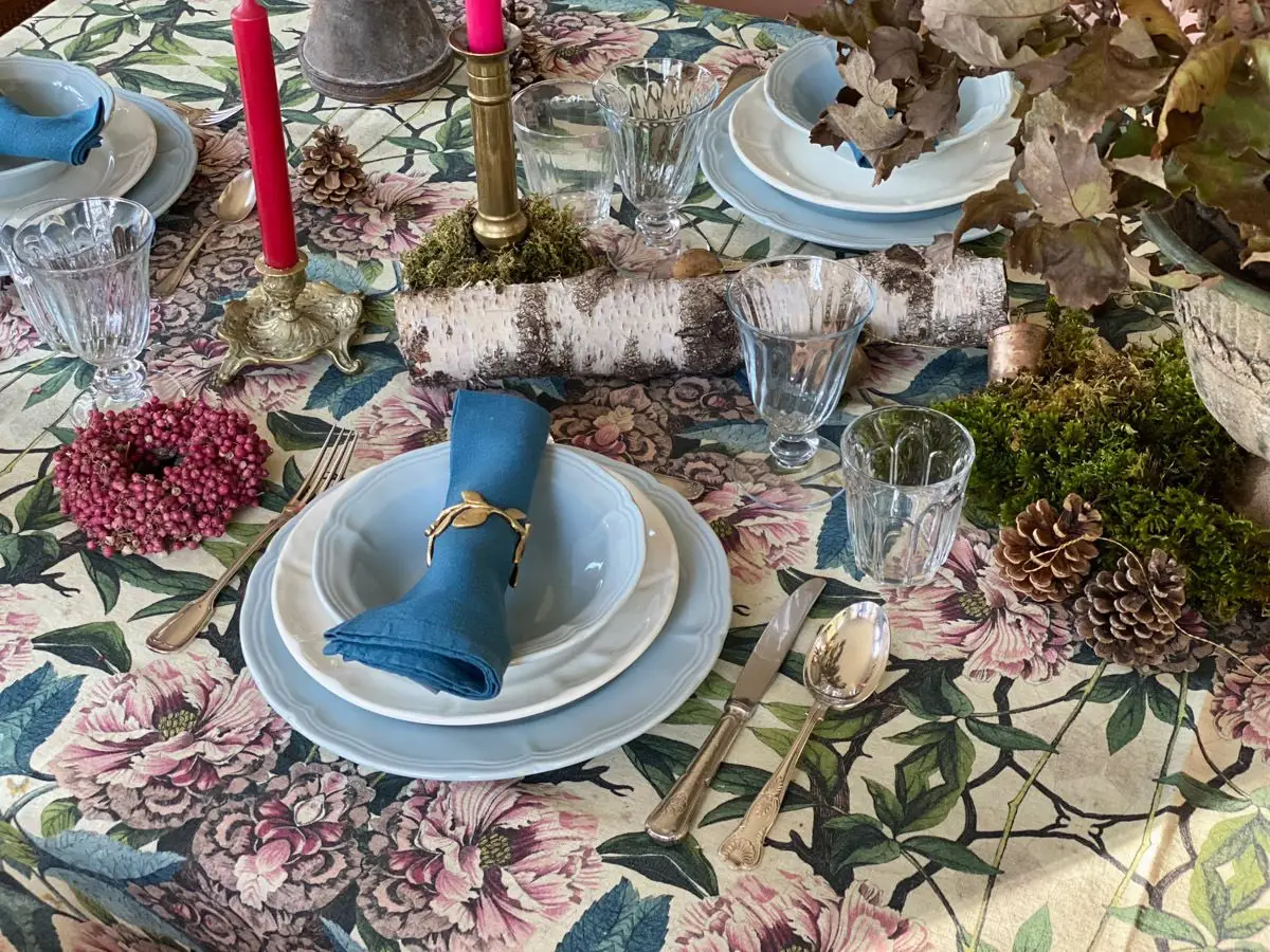 une table de style rustique en hiver vaisselle