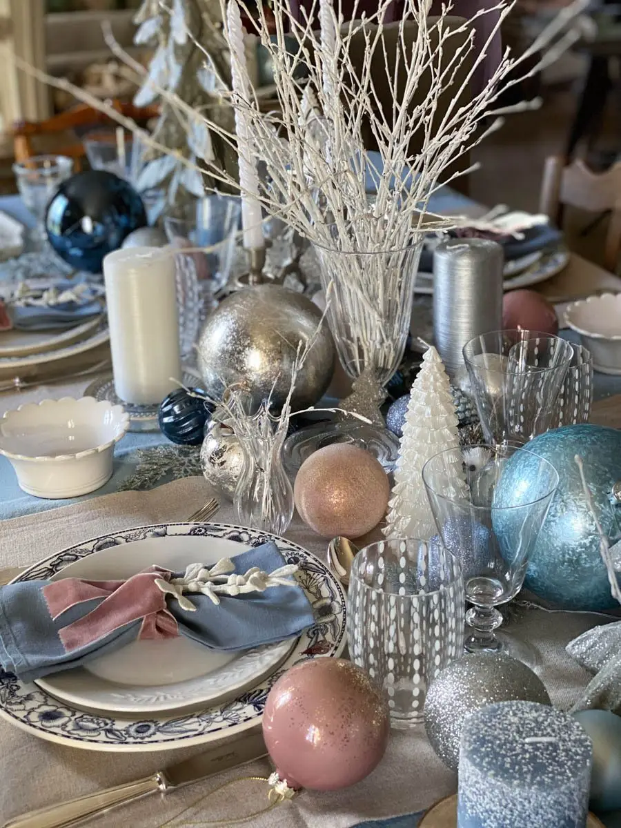 table de Noël féerique et glacée