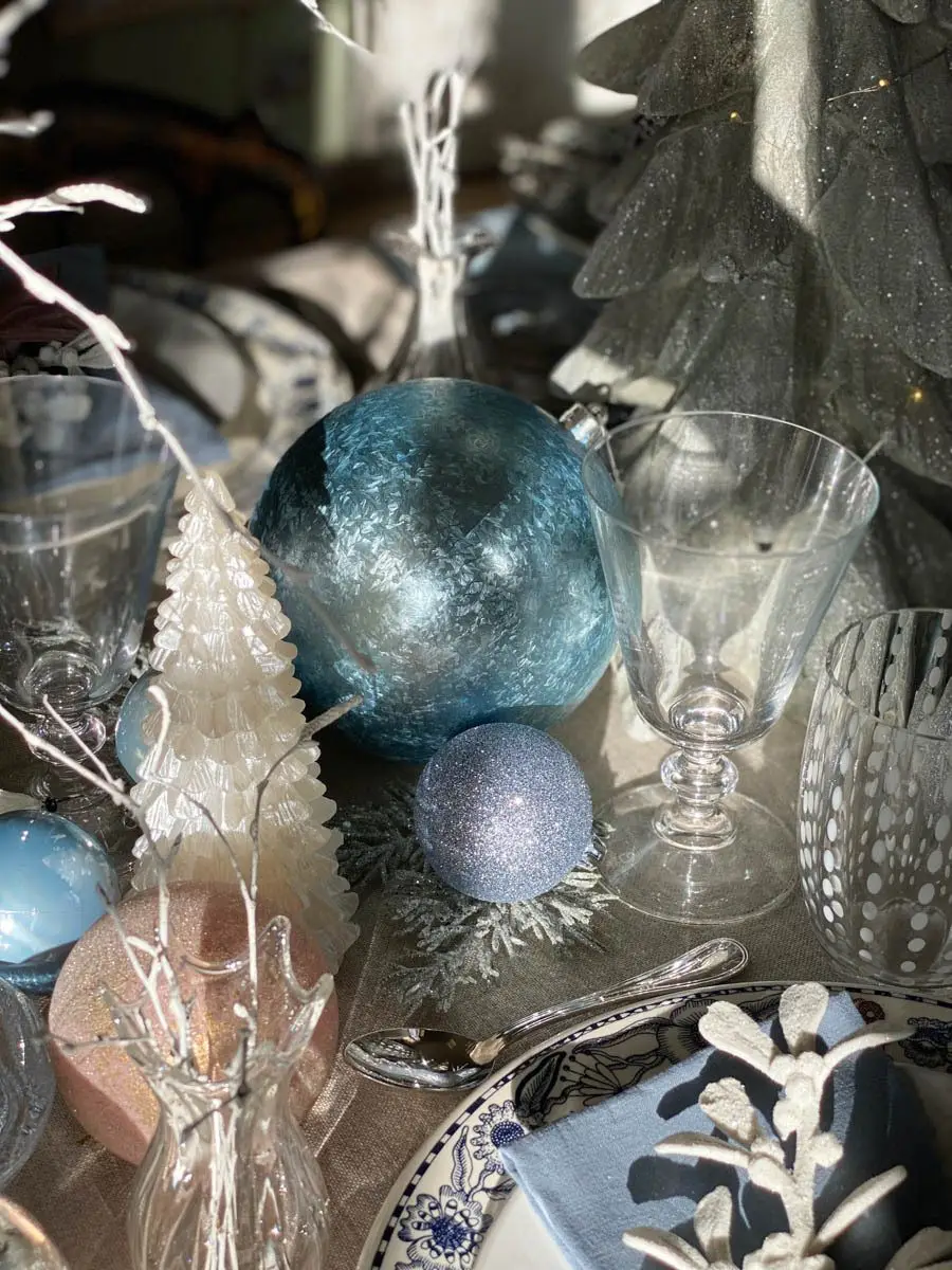 table de Noël féerique et glacée