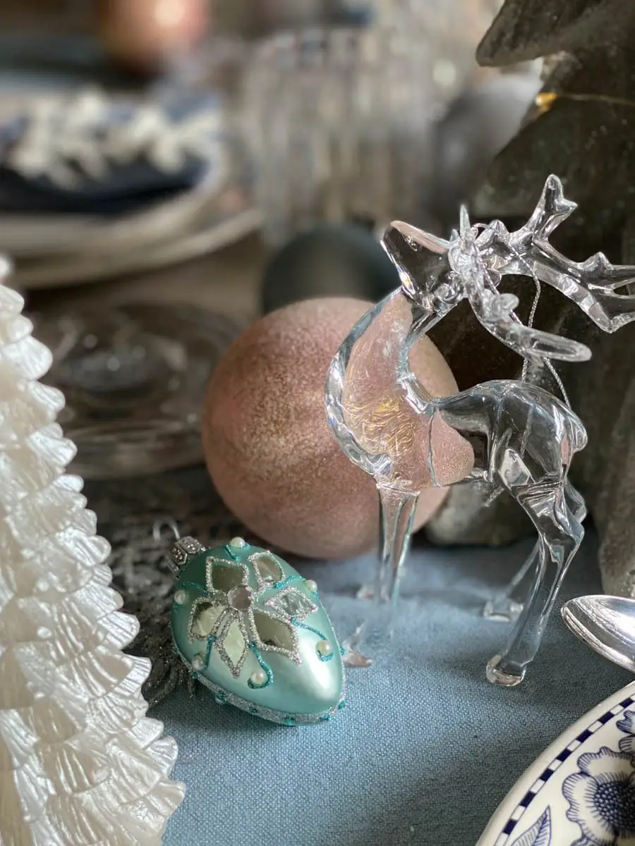 table de Noël féerique et glacée