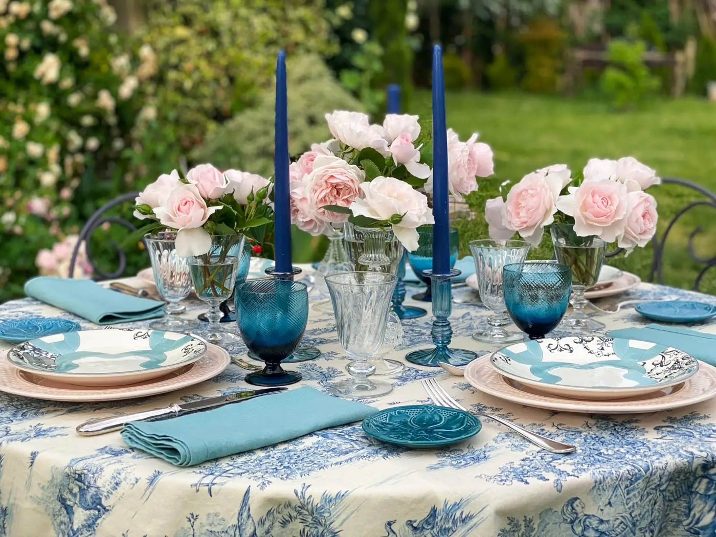 table estivale toile de jouy roses dior summer table Gien