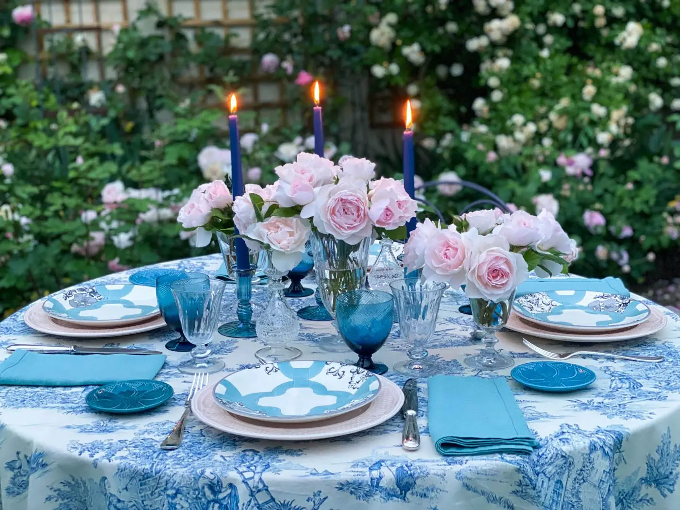 table estivale toile de jouy roses dior summer table al fresco
