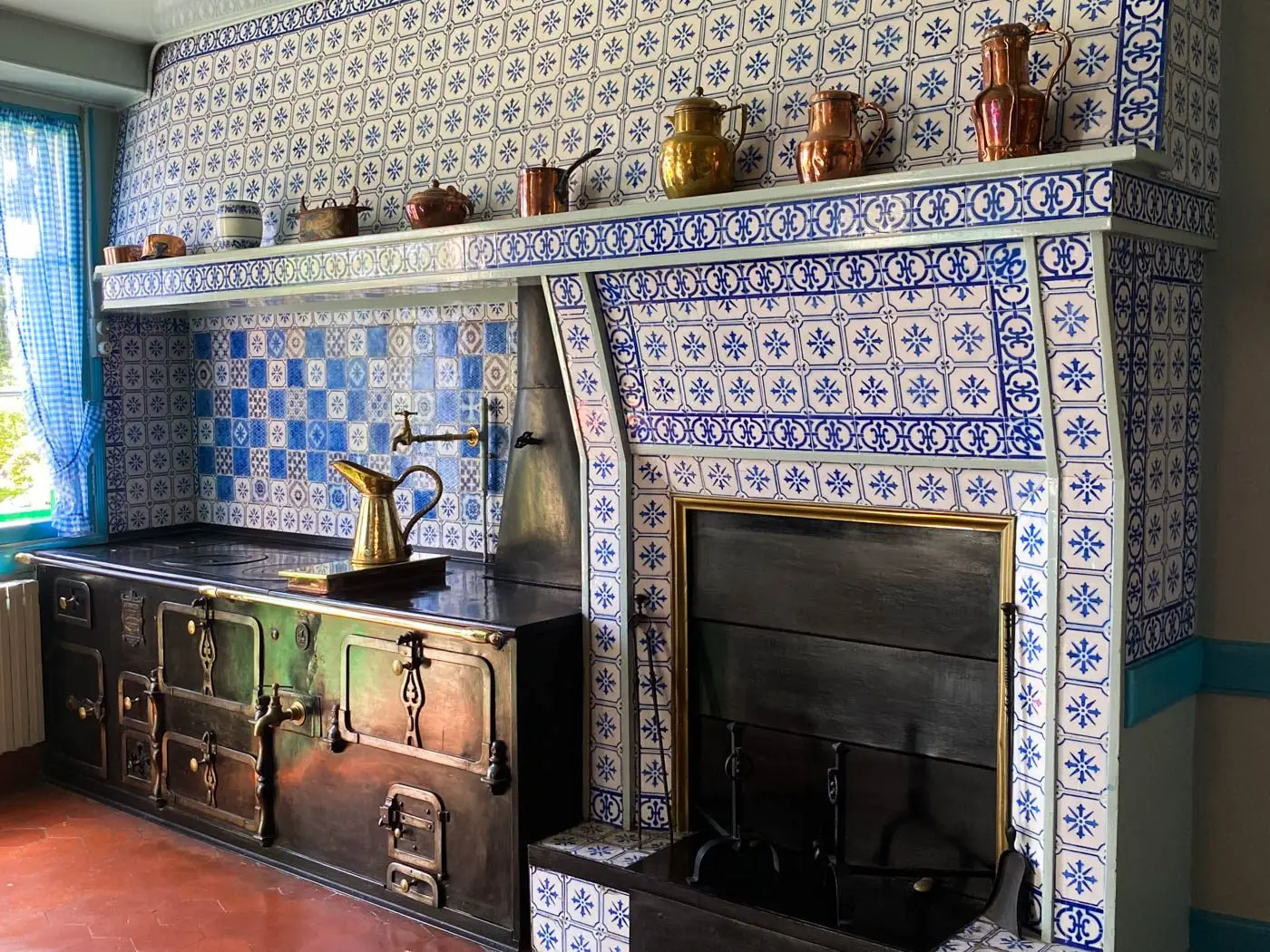 Maison de Claude Monet à Giverny kitchen