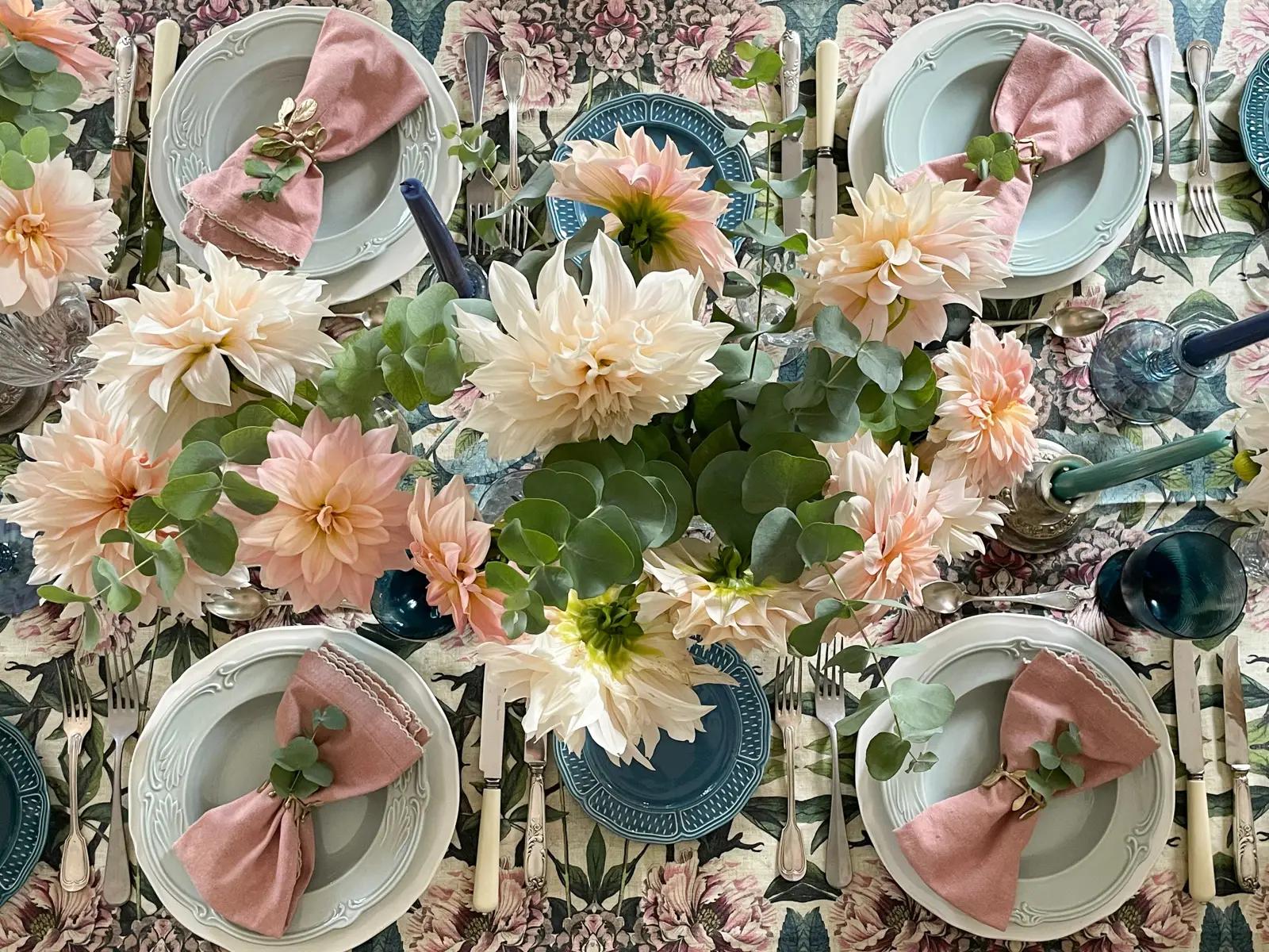 table automnale dahlias cafe au lait fall tablescape-58