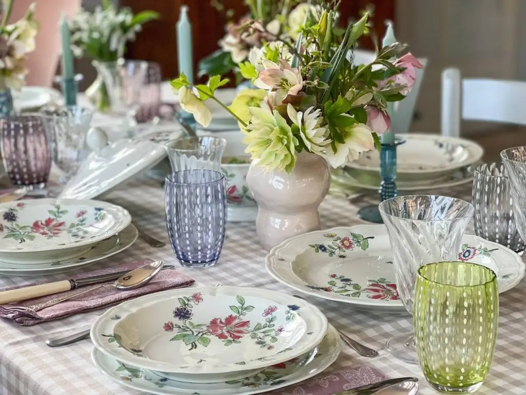 dresser une table avec des hellebores tablescape french country-25