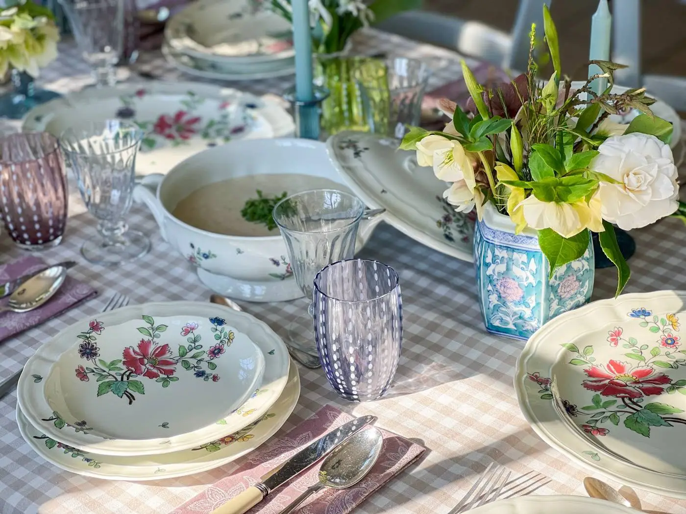 dresser une table avec des hellebores tablescape french country-50