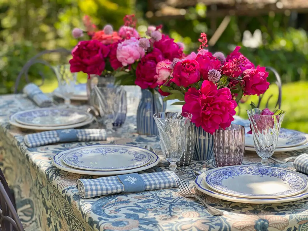 how to set beautiful table peonies roses
