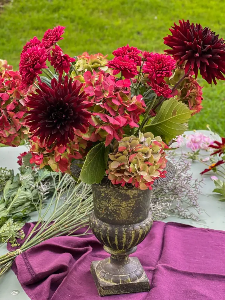 beautiful fall bouquet automne grenat-13