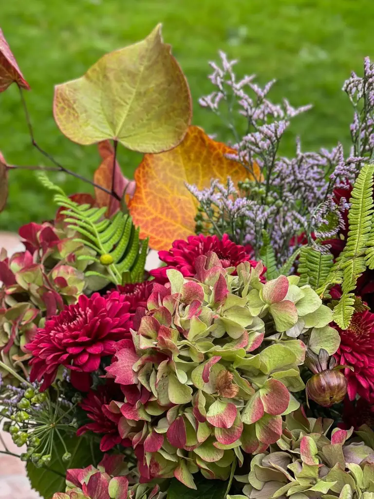 beautiful fall bouquet automne grenat-17