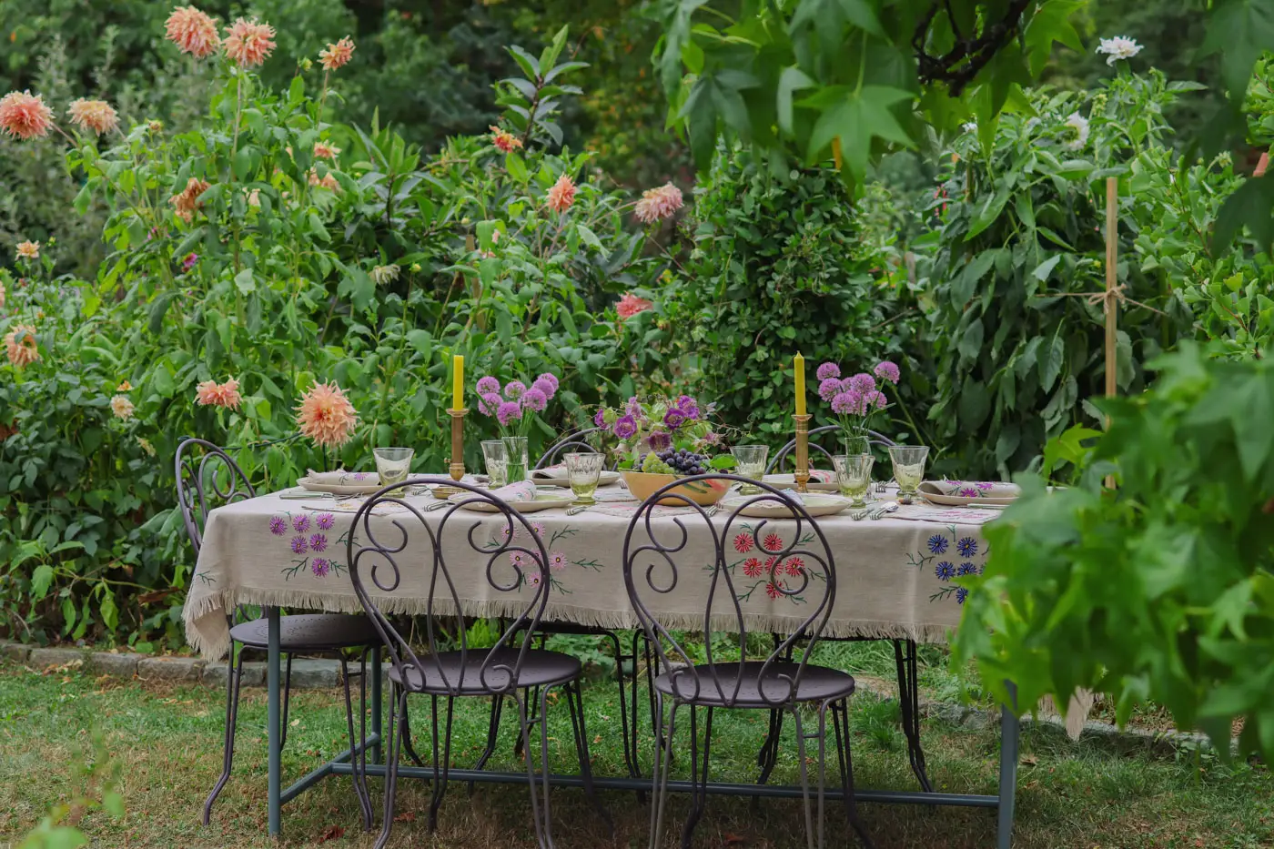 dresser table florale fin été end of summer floral tablescape