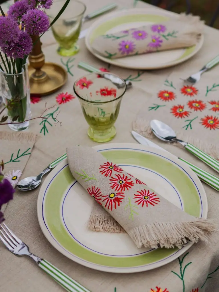 dresser table florale fin été end of summer floral tablescape