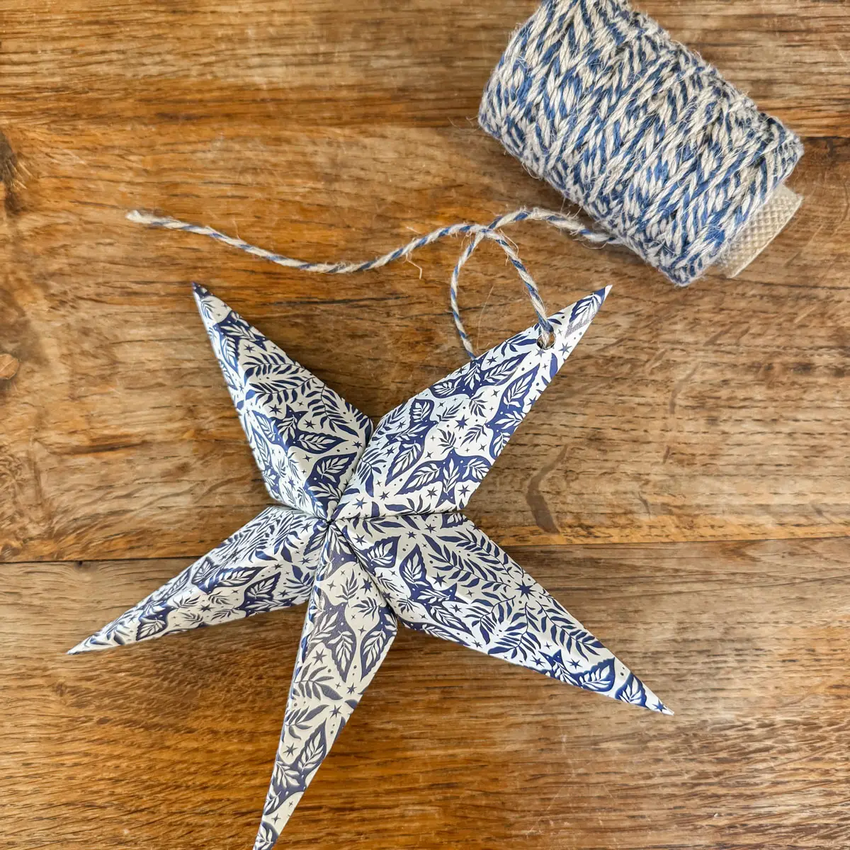 décoration Noël étoiles en papier 3D