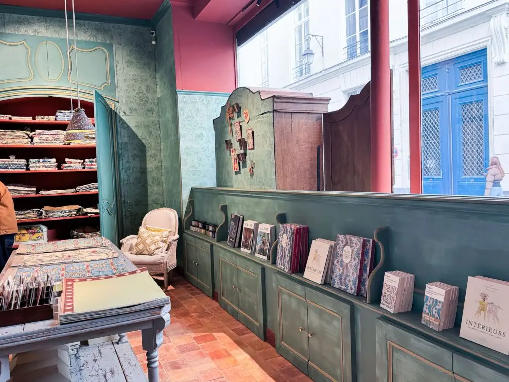 Antoinette Poisson rue Bonaparte-17