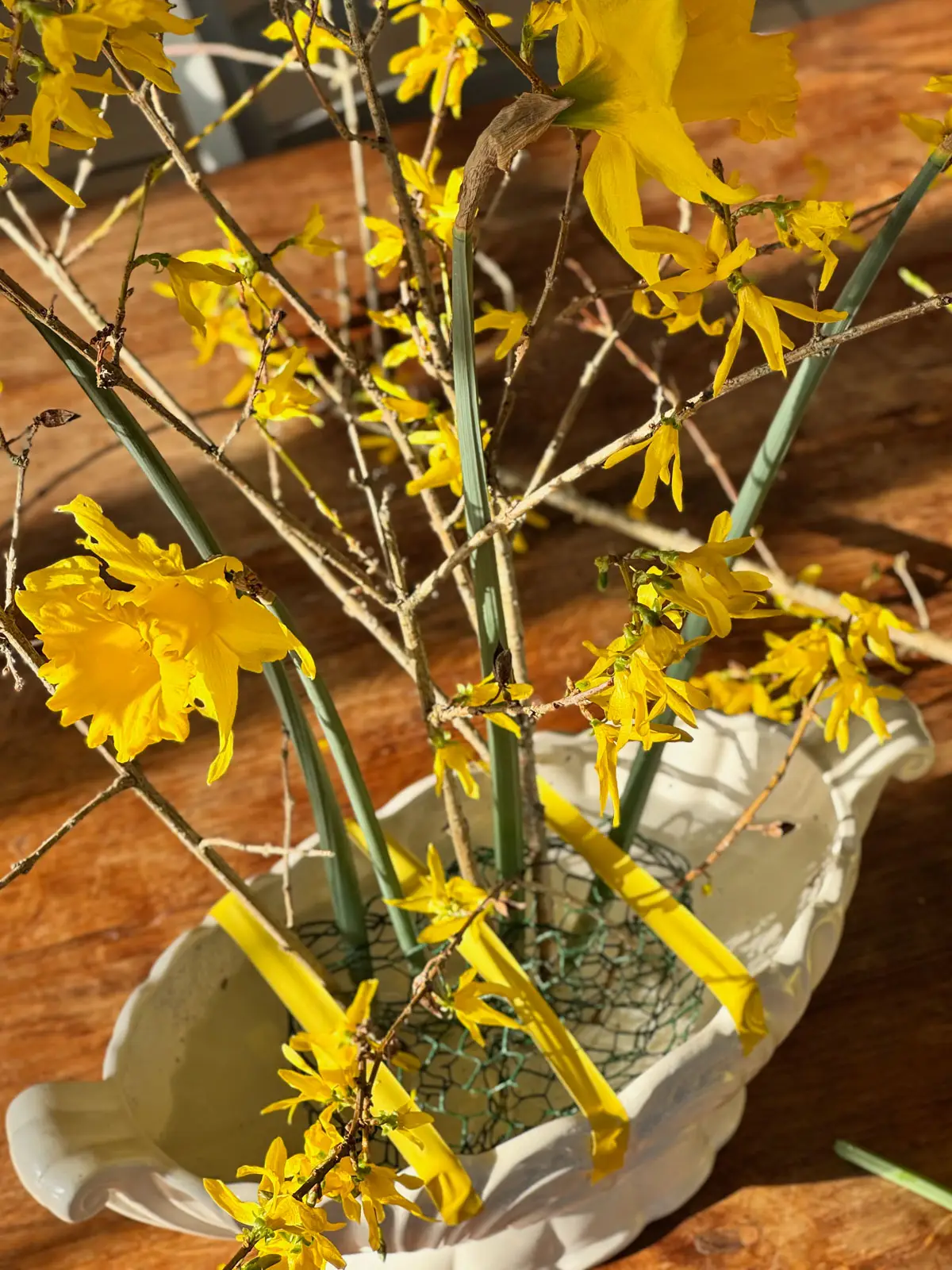 DIY Bouquet printanier narcisses jonquilles hellebores spring daffodil bouquet-12