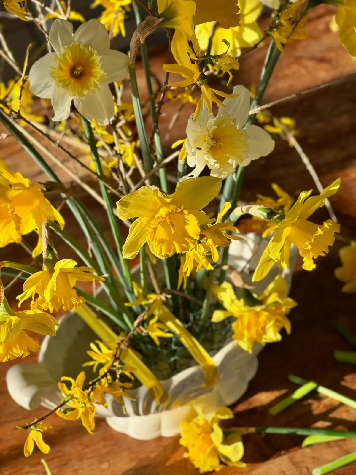 DIY Bouquet printanier narcisses jonquilles hellebores spring daffodil bouquet-14