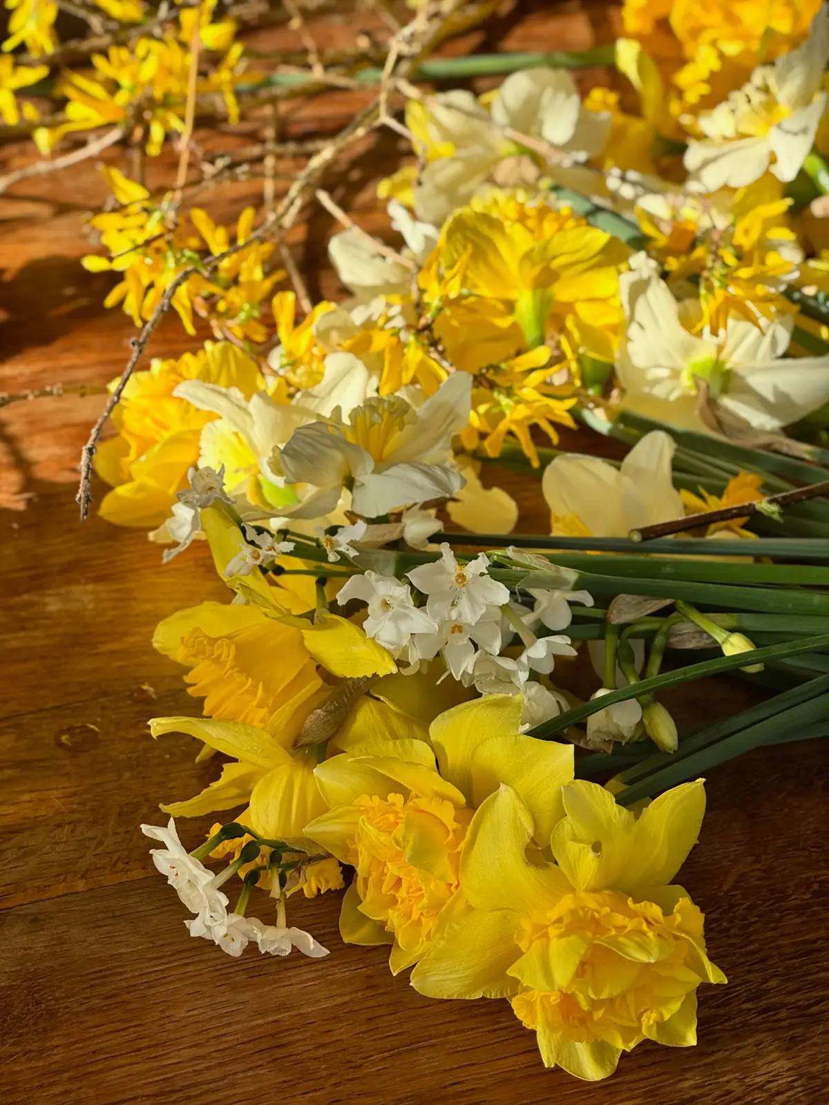 Bouquet narcisses jonquilles hellebores spring daffodil bouquet-6
